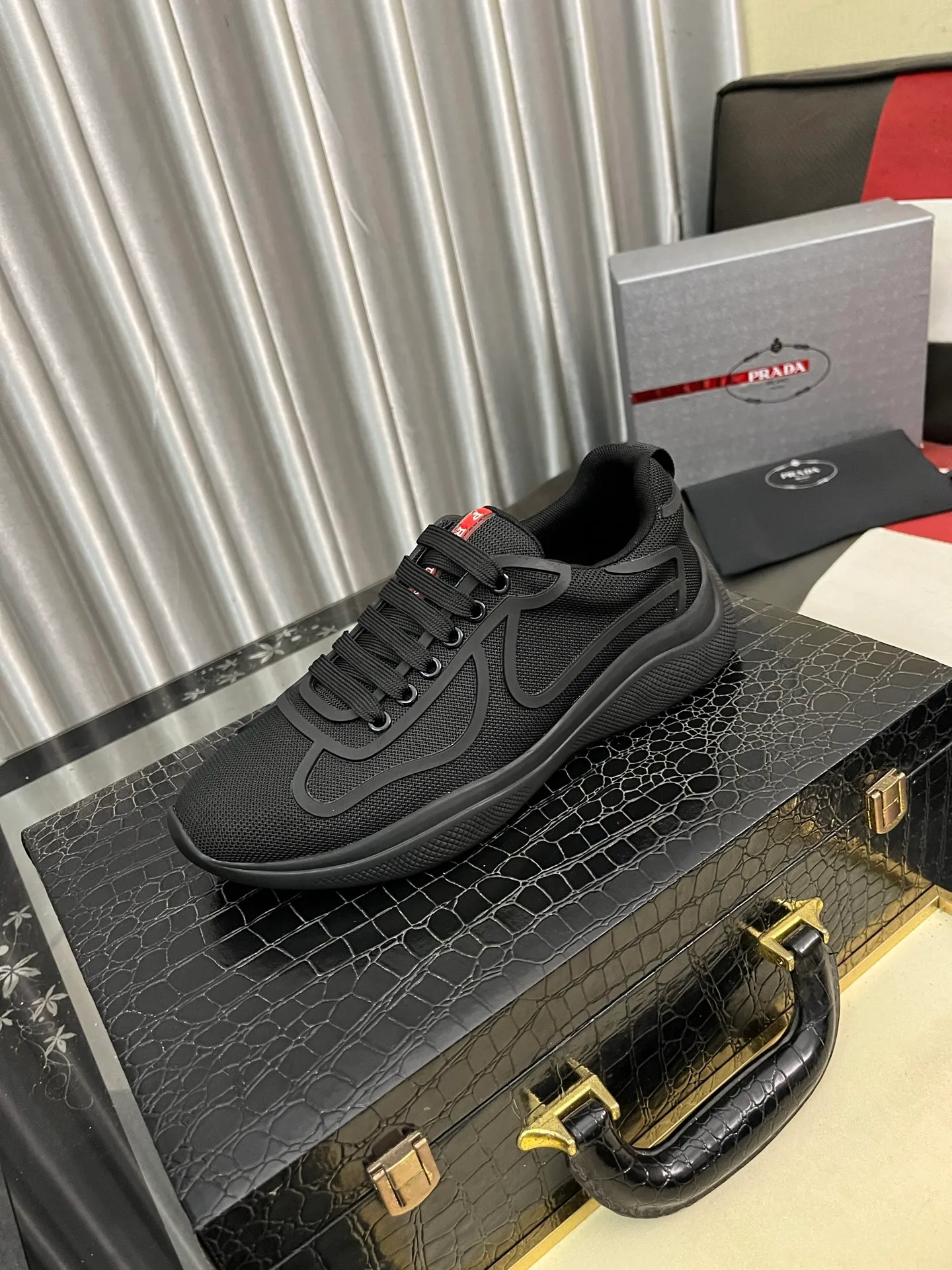 Men's shoes 💰400⌚️⌚️【PRADA】Prada casual shoes, originally developed 1:1, made of high-mercerized cowhide with imported cowhide, silk sheepskin lining, rubber outsole, comfortable and soft on the foot, size: 38-444️⃣Colors available